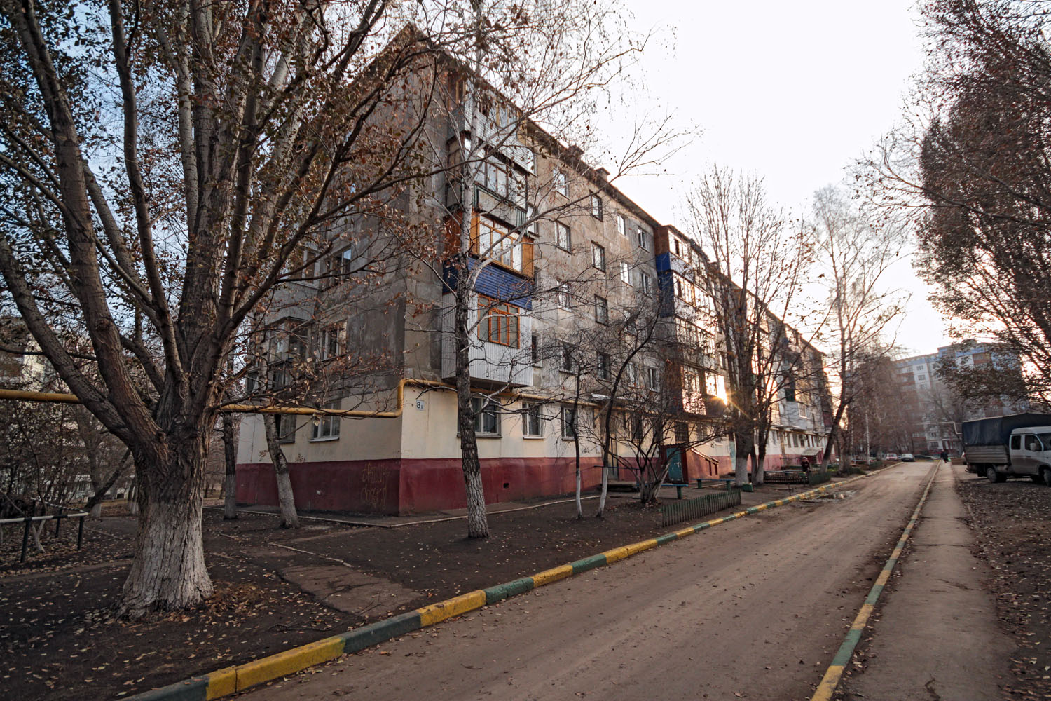 Novokuybyshevsk, Улица Карбышева, 8Б