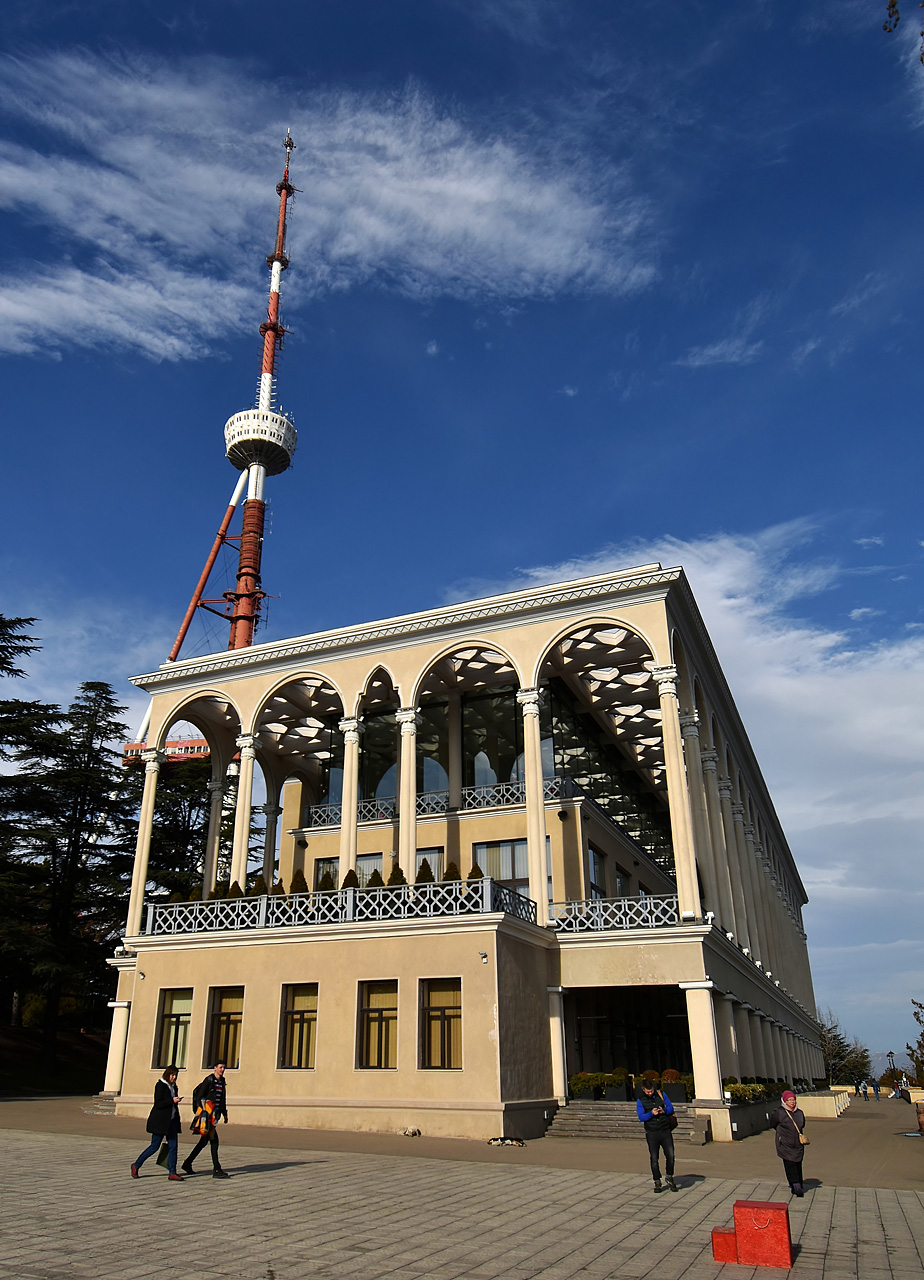 Тбилиси, Тбилисская телебашня; Фуникулёр, верхняя станция