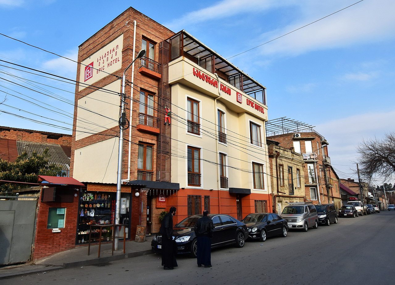 Тбилиси, Улица Самрекло, 26; Улица Самрекло, 28; Улица Виктора Габескирия, 14