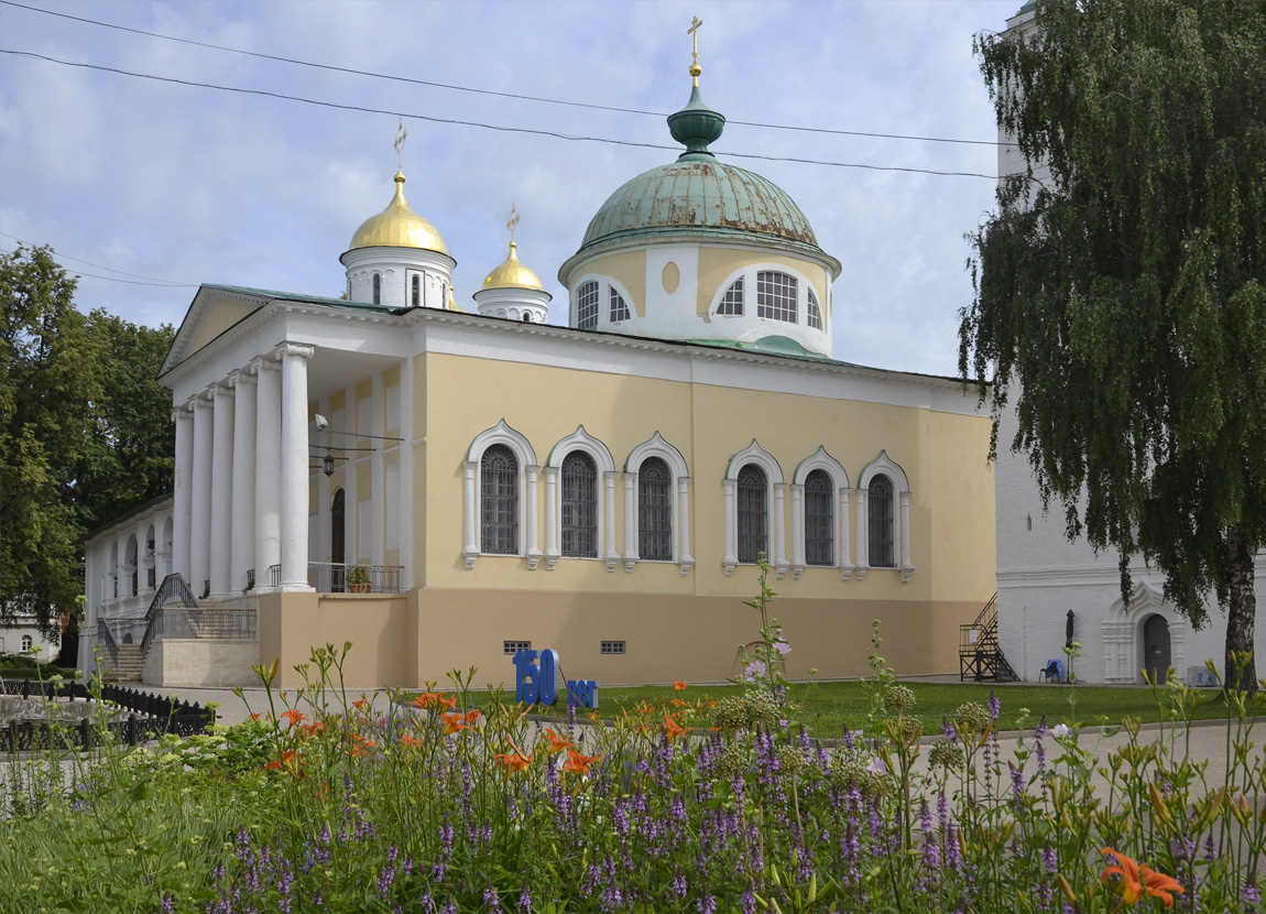 Yaroslavl, Богоявленская площадь, 25 Церковь Ярославских Чудотворцев