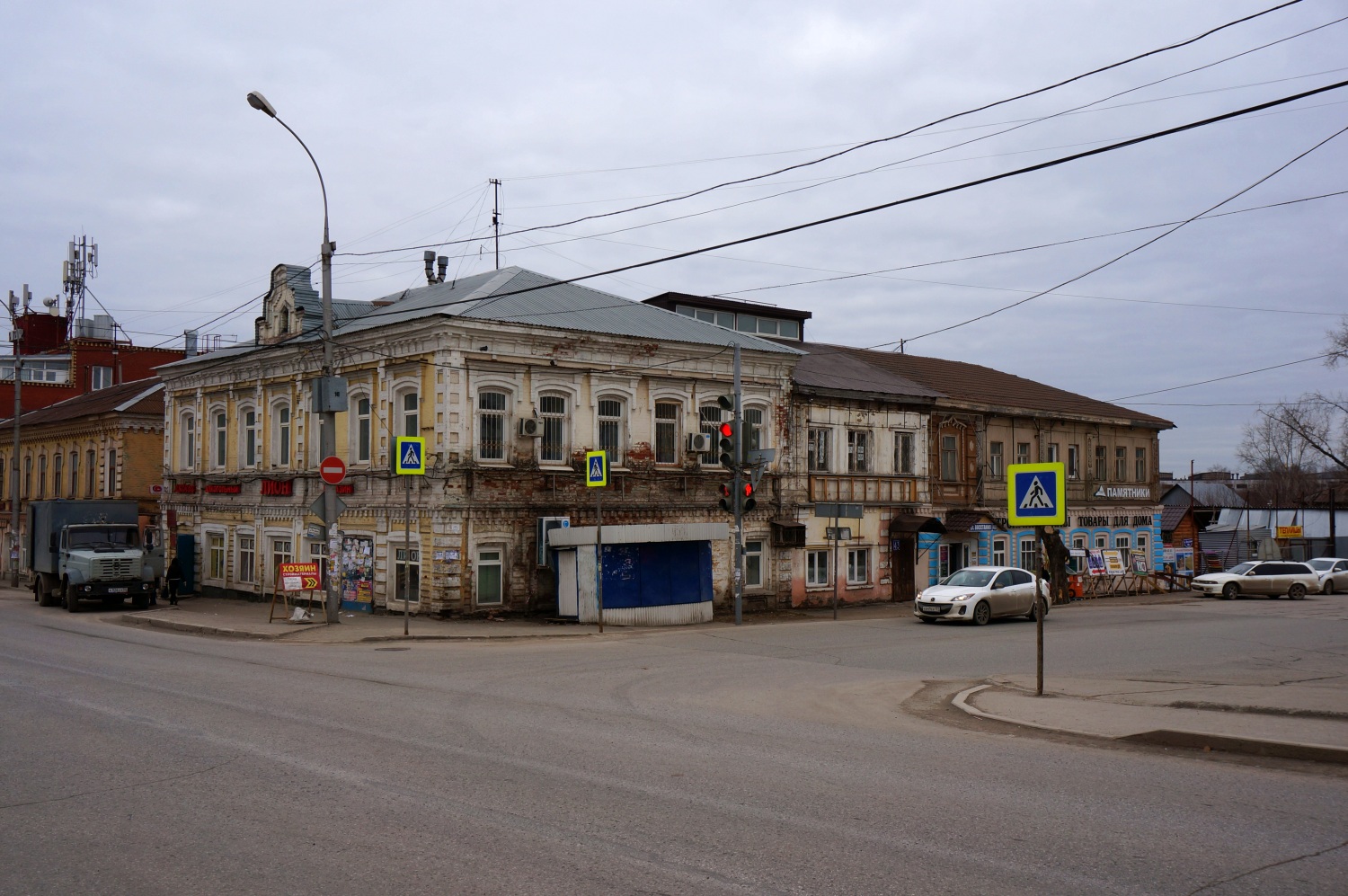 Perm, Улица 1905 года, 4; Улица Восстания, 40