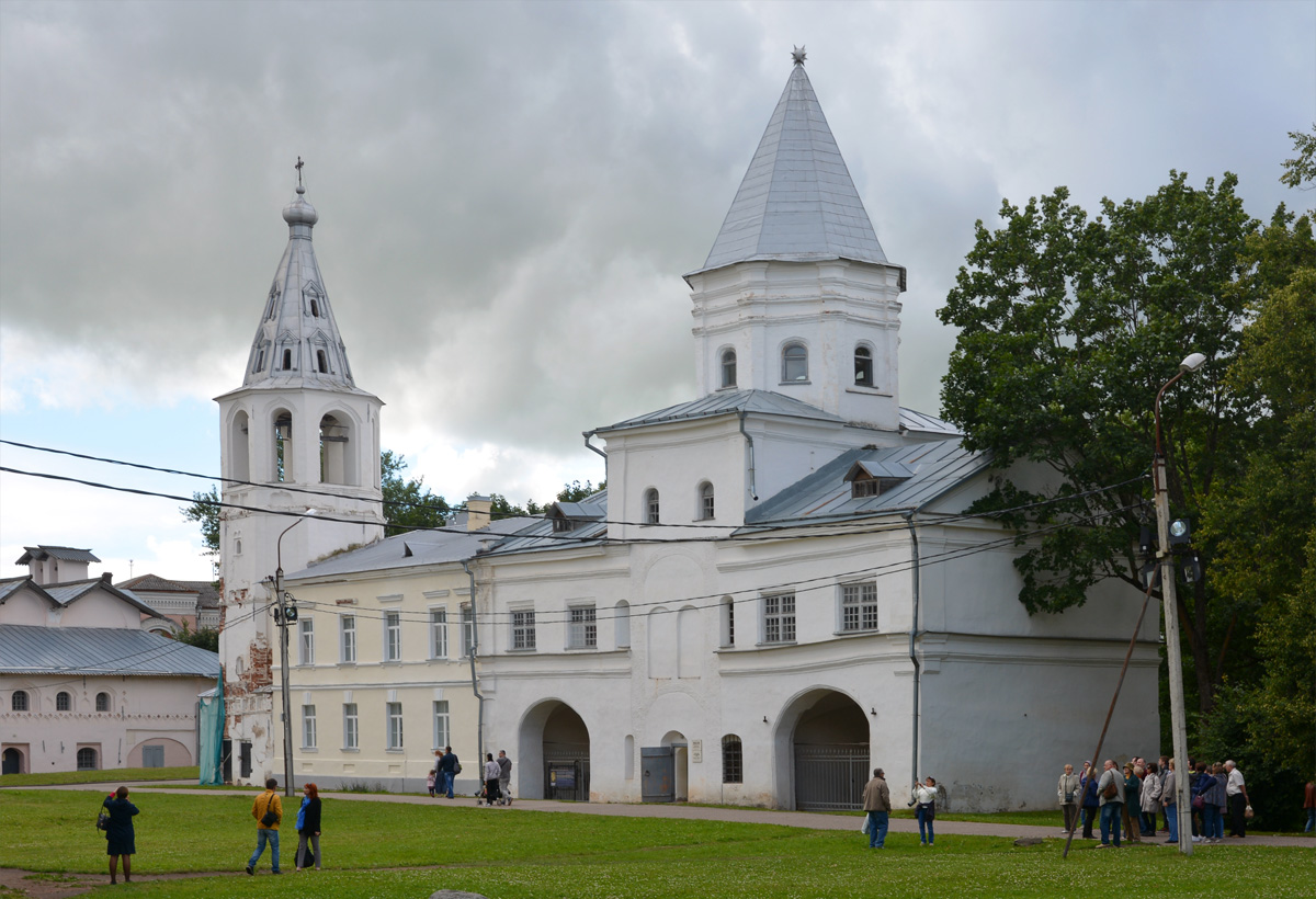 Великий Новгород, Никольская улица, 1 (Колокольня); Никольская улица, 1 (Воротная башня)