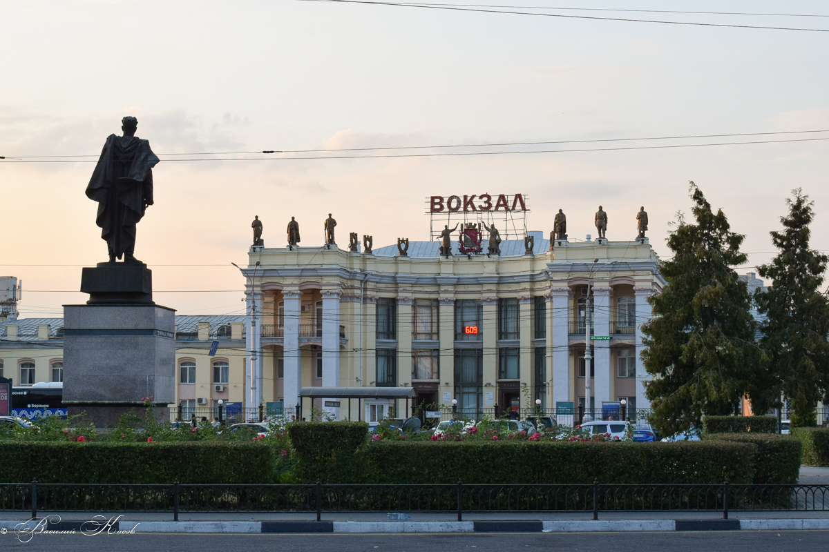 Voronezh, Площадь Генерала Черняховского, 1