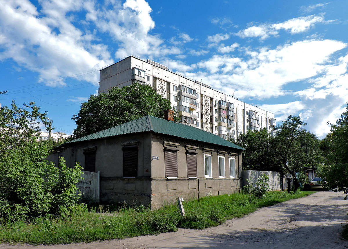 Kharkov, Рябиновая улица, 11; Улица Академика Богомольца, 37; Улица Академика Богомольца, 41