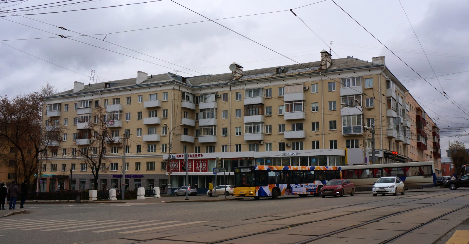 Perm, Комсомольский проспект, 24; Улица Ленина, 39