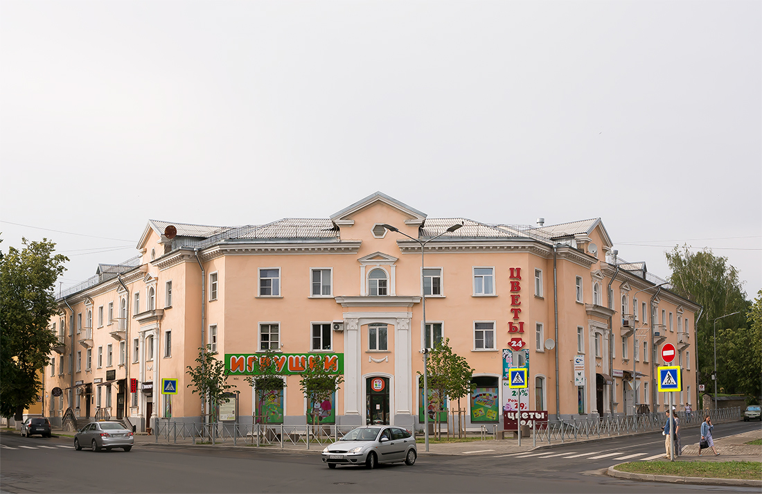 Pskov, Советская улица, 64 / Улица Свердлова, 18