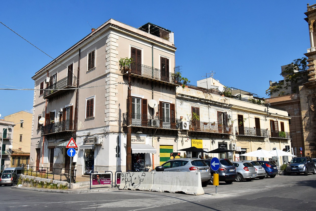 Palermo, Corso Alberto Amedeo, 3; Corso Calatafimi, 1, 3, 5, 7, 9, 11