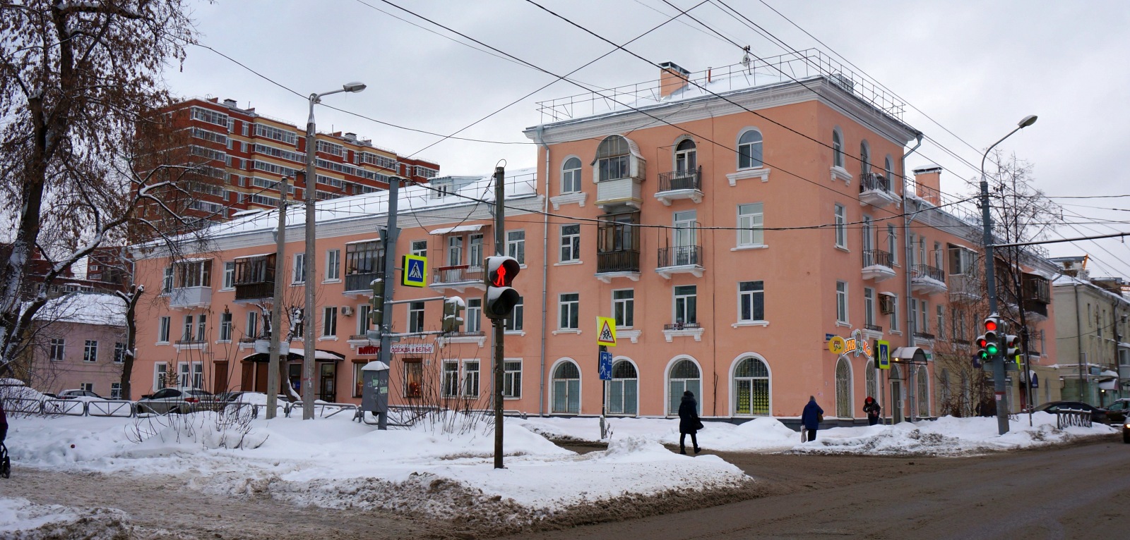 Perm, Новосибирская улица, 1 / Улица Куйбышева, 153
