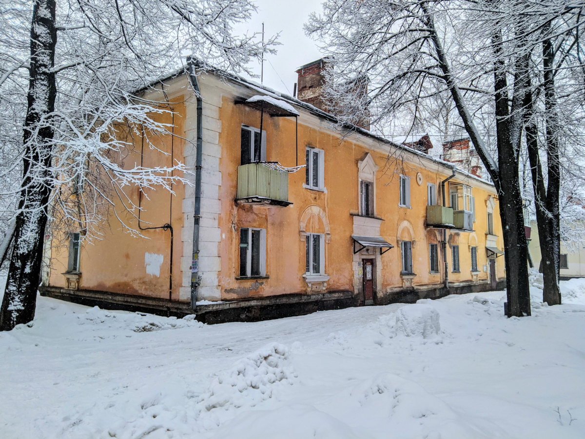 Glazov, Школьная улица, 3