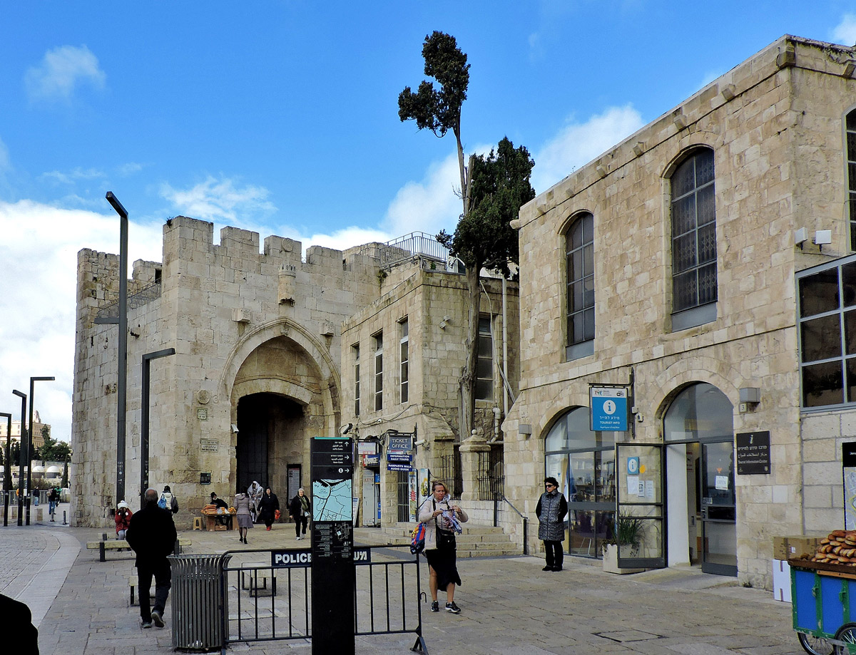 Иерусалим, Omar Ben el-Katab Street, Jaffa Gate; Omar Ben el-Katab Square, Tour Jerusalem