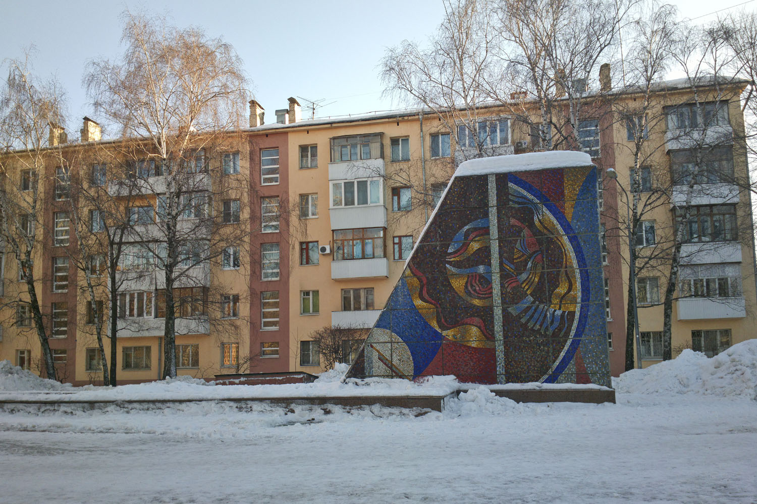 Samara, Улица Гагарина, 13. Монументальное искусство (мозаики, росписи)