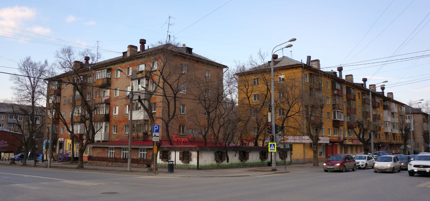Perm, Улица Крисанова, 24; Екатерининская улица, 190