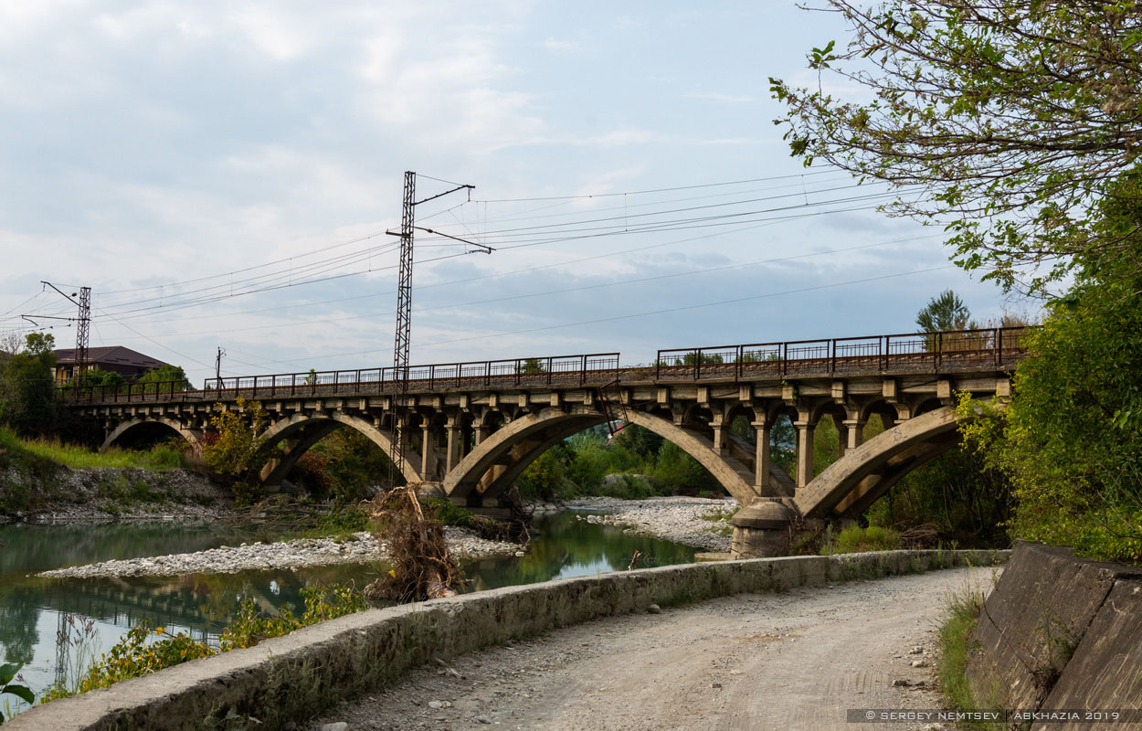 Цандрипш, Железнодорожный мост