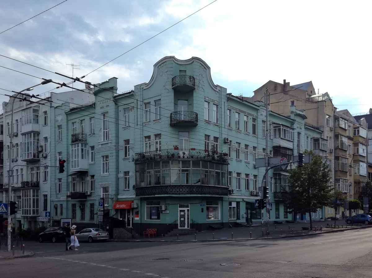 Kyiv, Владимирская улица, 92 / Жилянская улица, 39