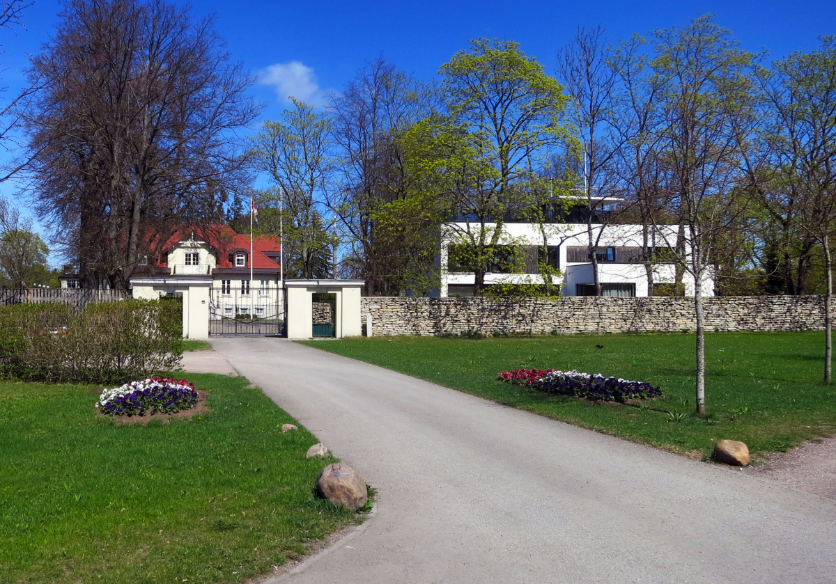 Tallinn, Kose tee, 57; Vabaõhukooli tee, 1