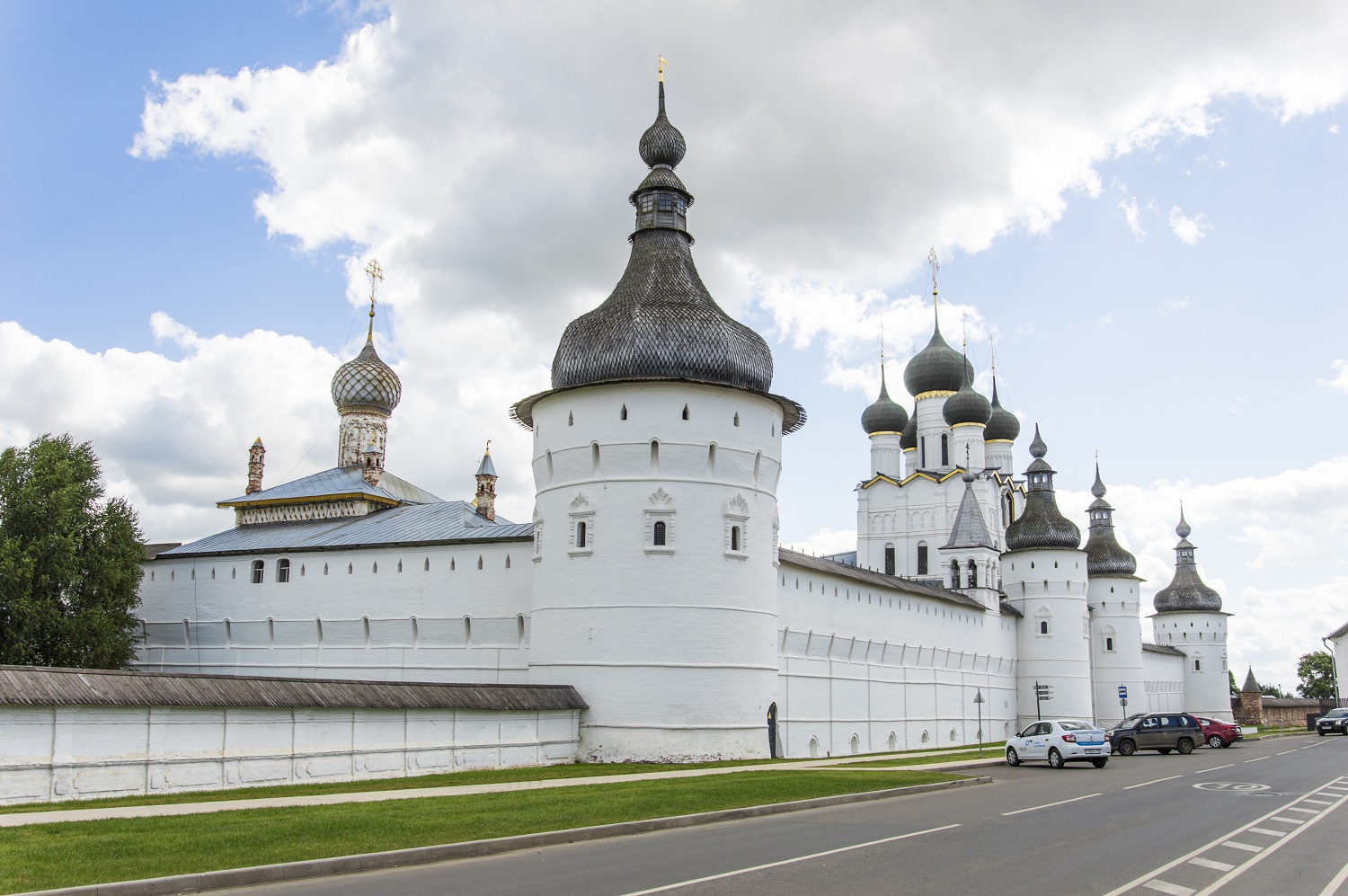 Rostov, Кремль, Одигитриевская башня; Кремль, церковь Иоанна Богослова; Кремль, Юго-западная башня
