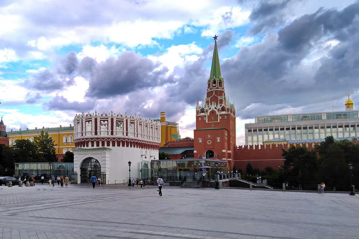 Moscow, Кремль, Кутафья башня; Кремль, Троицкая Башня