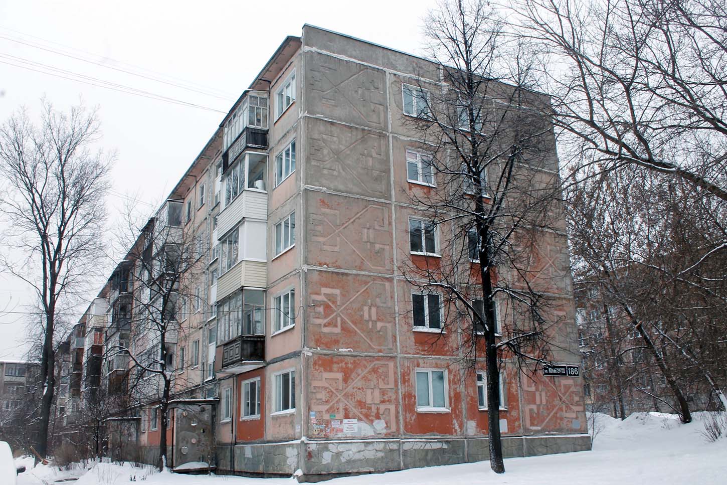 Izhevsk, Улица Коммунаров, 186