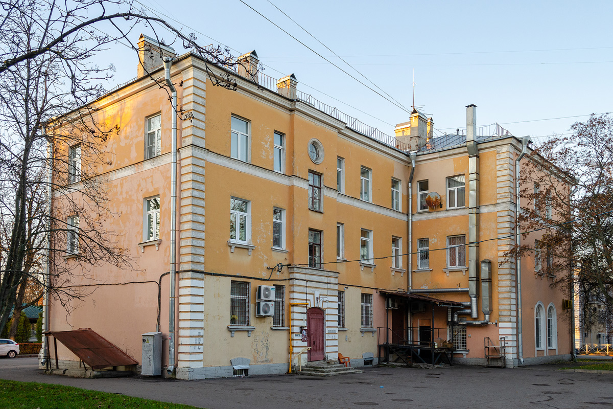 Peterhof, Санкт-Петербургский проспект, 30