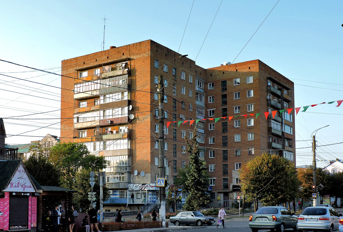 Okhtyrka, Армейская улица, 2; Улица Независимости, 20
