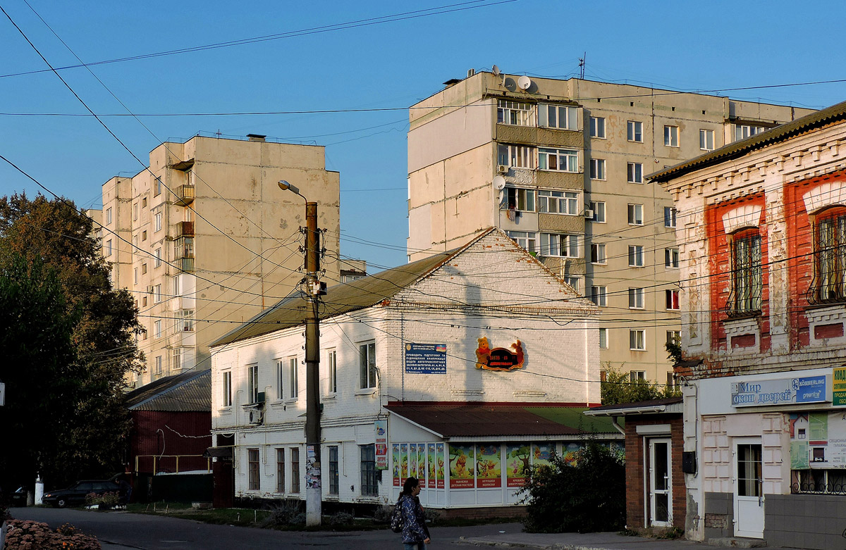 Okhtyrka, Улица Батюка, 6Б; Улица Ярославского, 9; Улица Батюка, 6А