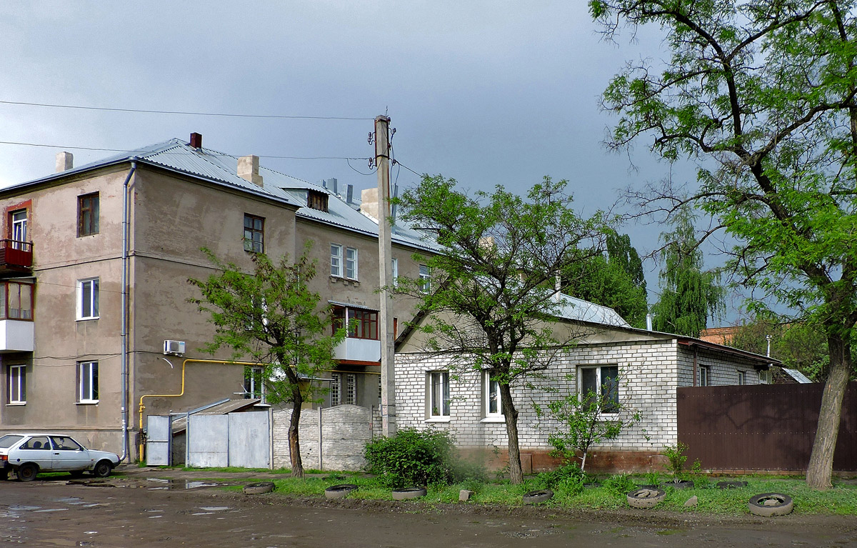 Kharkov, Гордиенковская улица, 36; Елизаветинская улица, 11