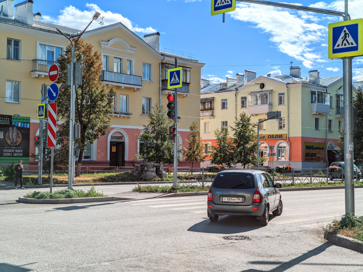 Kamensk-Uralskiy, Улица Кунавина, 20; Улица Кунавина, 18