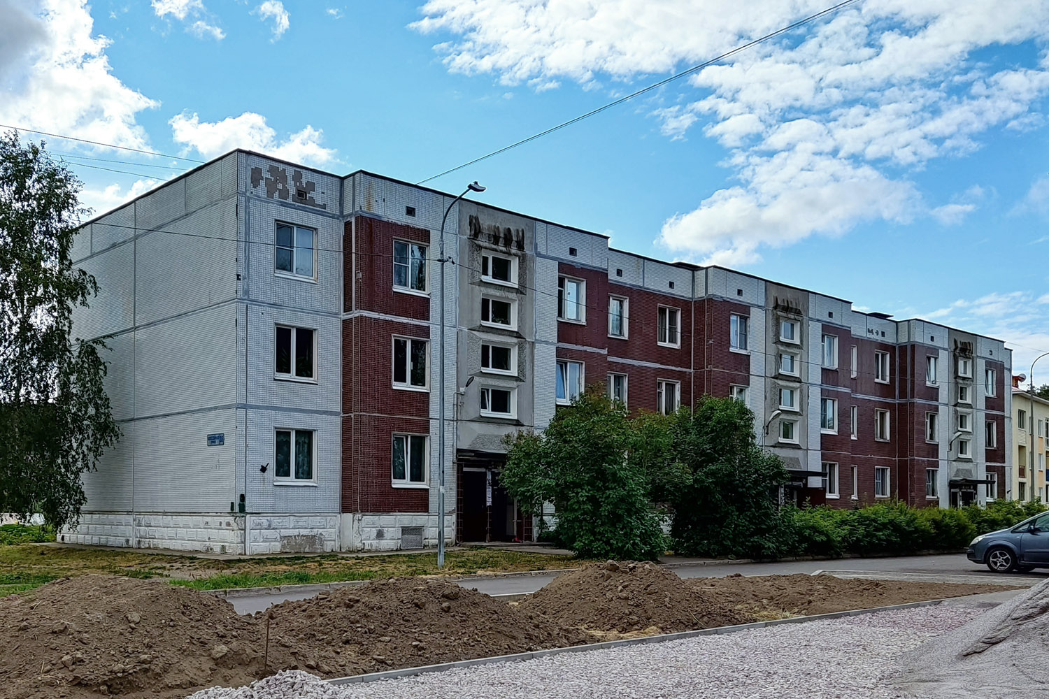 Петровский п г. Трёхэтажные дома 111-121-8 в деревне сухое Кировский район.
