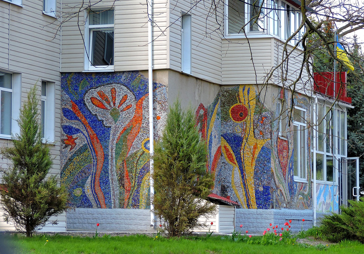 Charków, Улица Михаила Гуревича, 27. Монументальное искусство (мозаики, росписи)