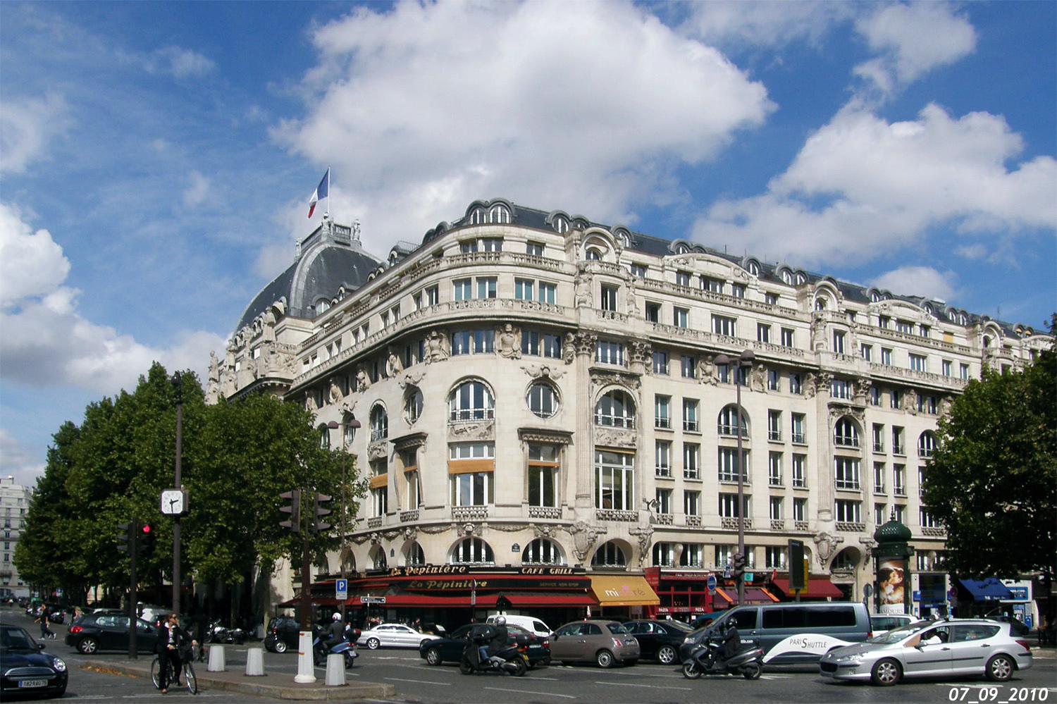 Paryż, Place Saint-Augustin, 8