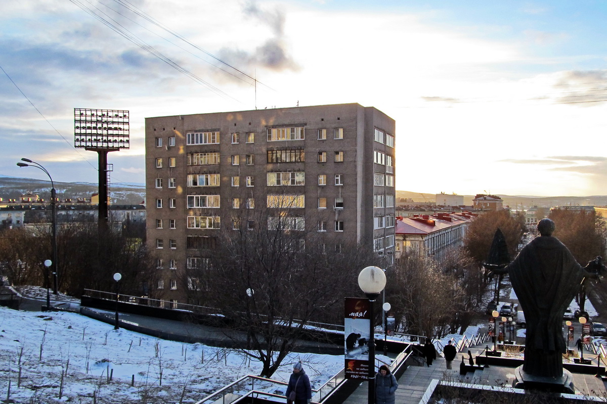 Murmansk, Улица Воровского, 19