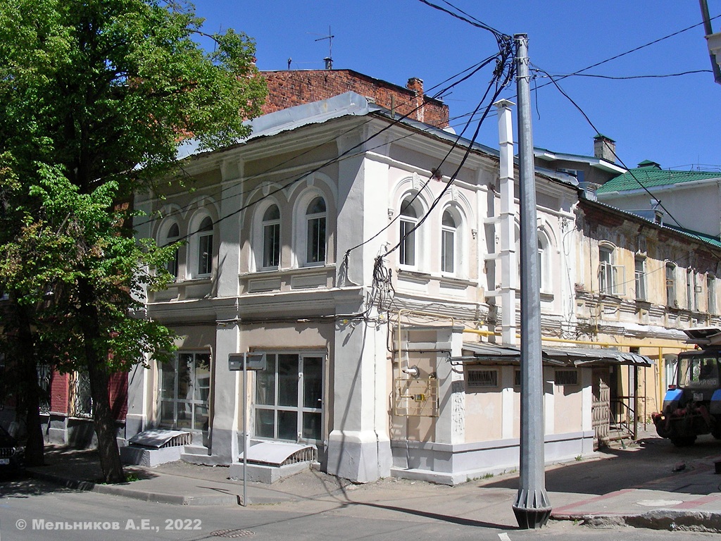 Nizhny Novgorod, Кожевенный переулок, 6 / Магистратская улица, 7
