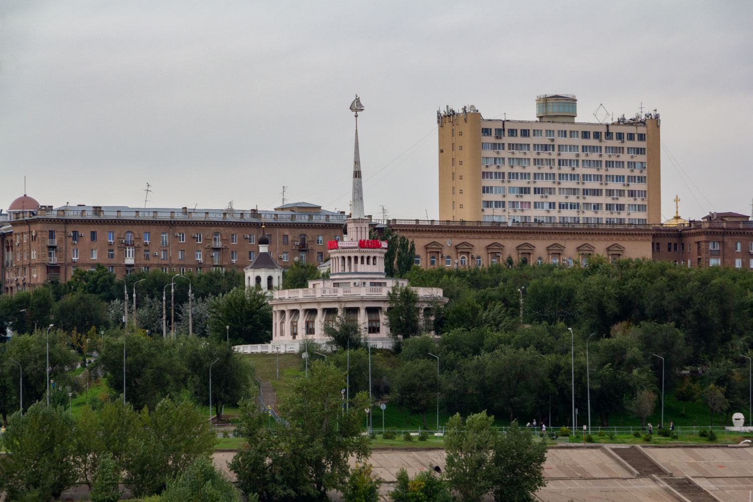 Volgograd, Набережная 62-й Армии, 1а; улица Маршала Чуйкова, 1; Советская улица, 5