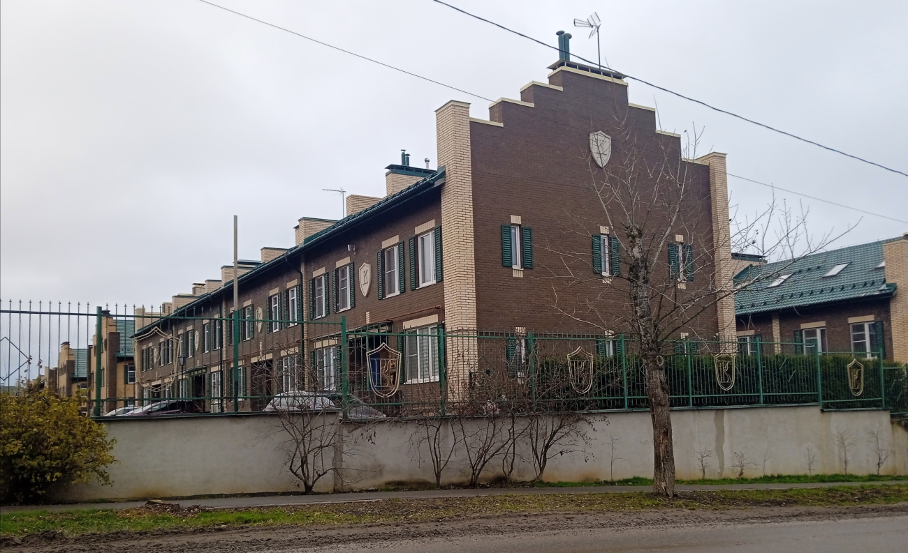 Voskresenskoye Settlement, Кронбургская улица, 15 корп. 1