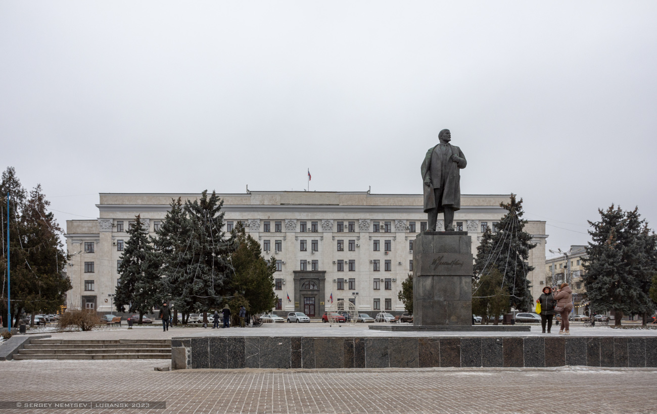 Луганск, Площадь Героев Великой Отечественной войны, 9