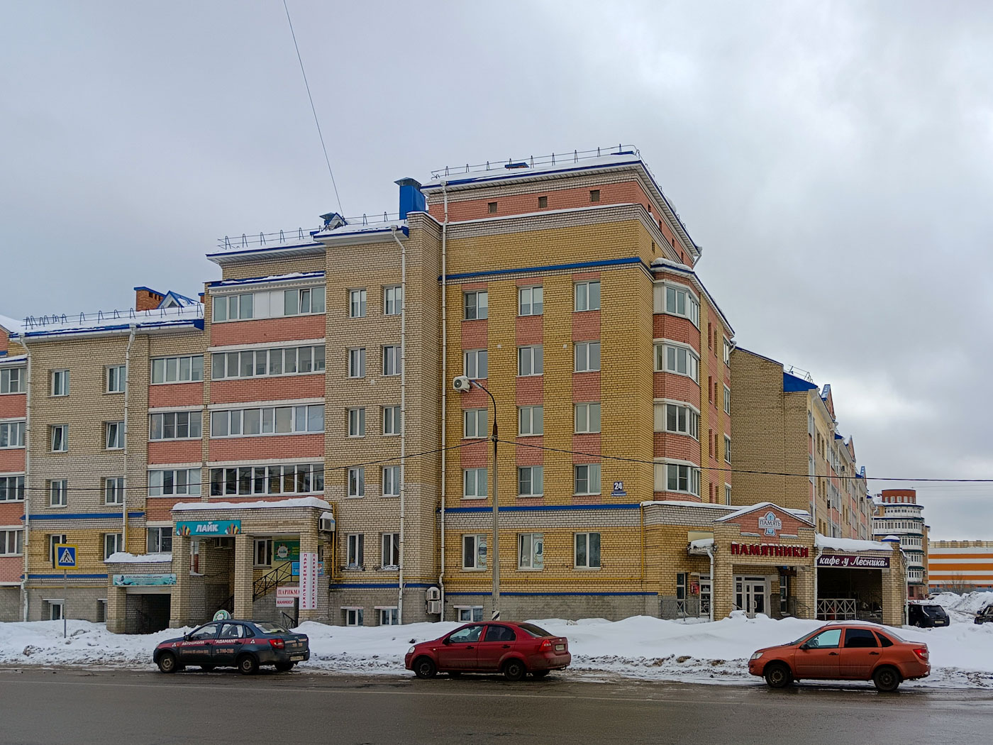 Череповец, Ленинградская улица, 24; Улица Годовикова, 37