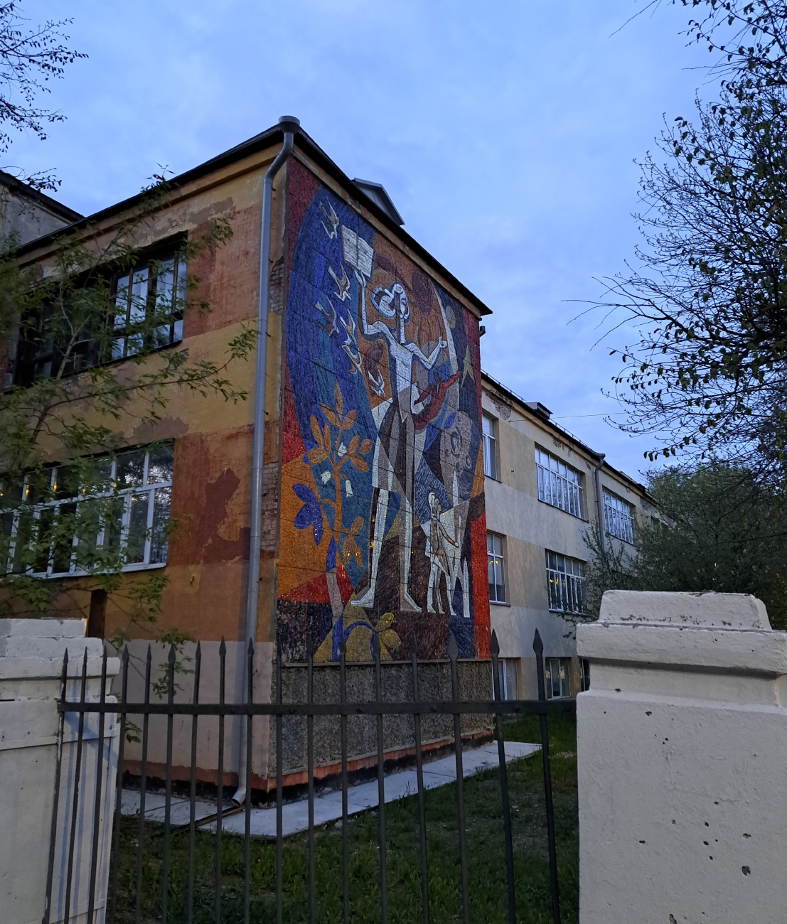 Iwanowo, Большая Воробьёвская улица, 80. Монументальное искусство (мозаики, росписи)