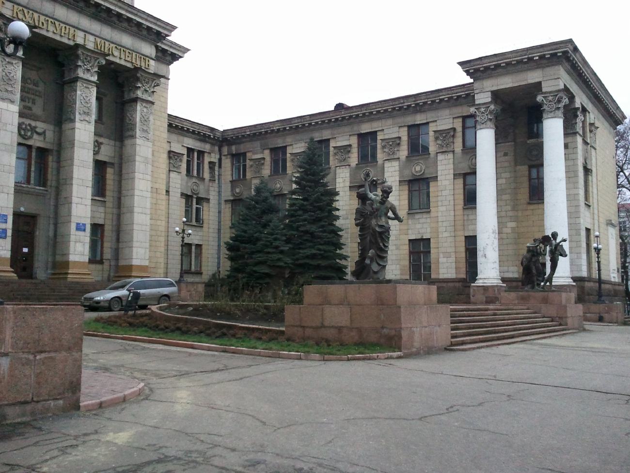 Луганск, Красная площадь, 7